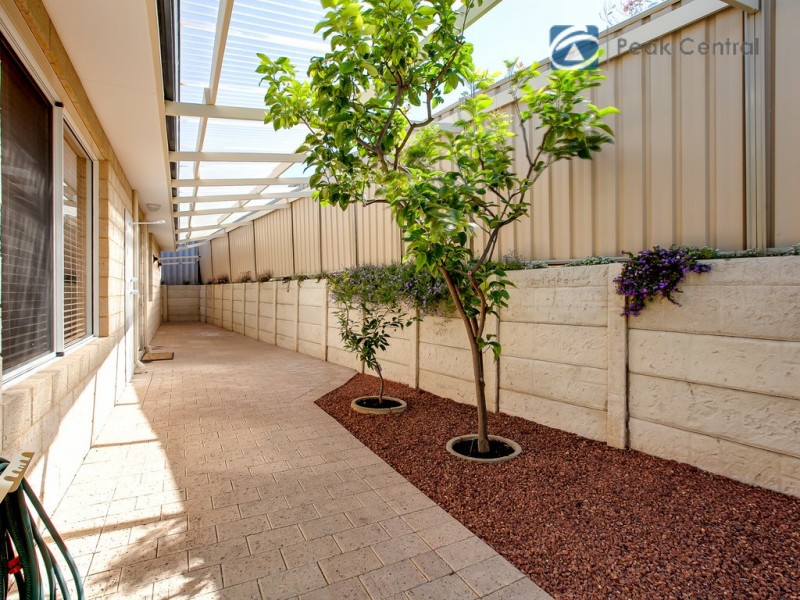 4 Howe Close, San Remo WA 6210