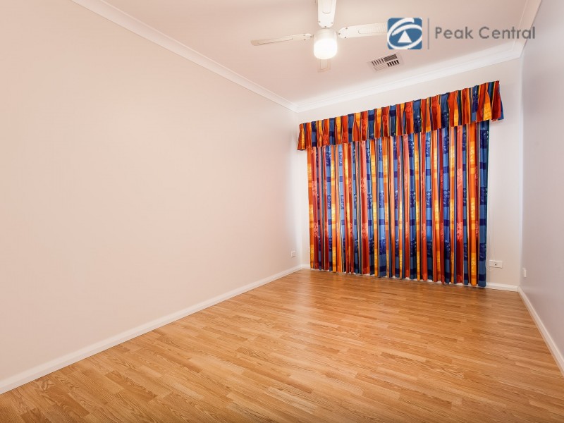 4 Howe Close, San Remo WA 6210