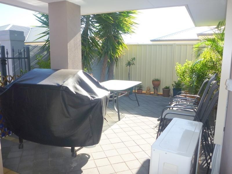 17 Yarra Promenade, Hammond Park WA 6164