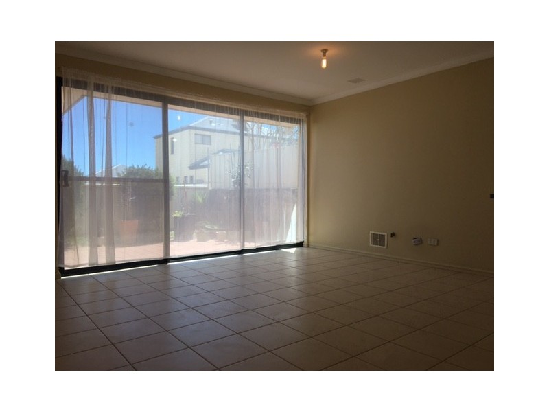 7/12 Dolphin Way, Yangebup WA 6164