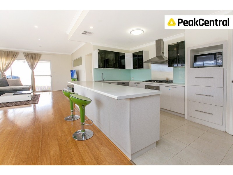 25 Mohan Loop, Hammond Park WA 6164