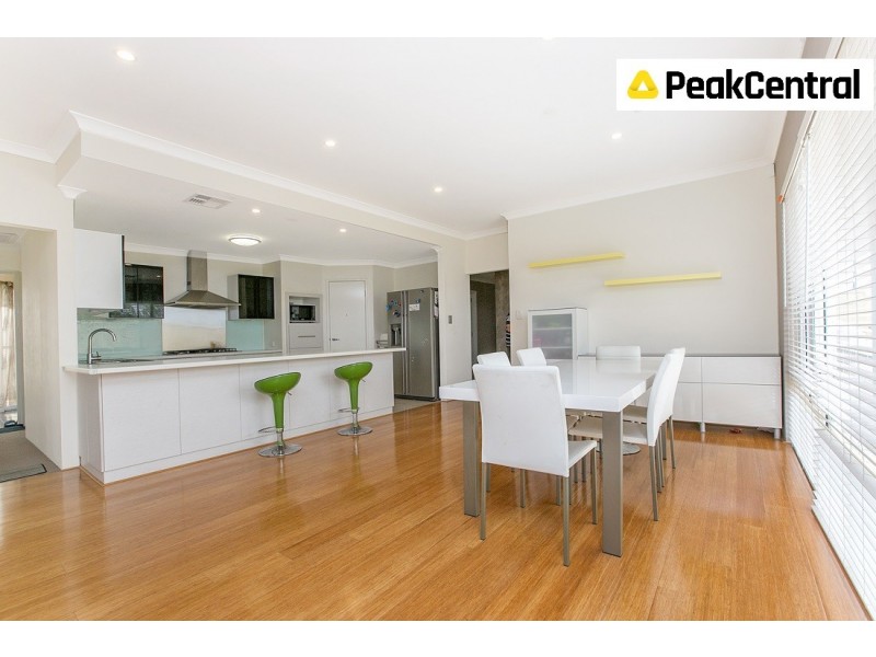 25 Mohan Loop, Hammond Park WA 6164