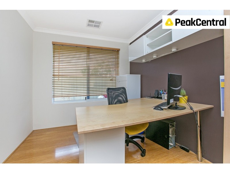 25 Mohan Loop, Hammond Park WA 6164