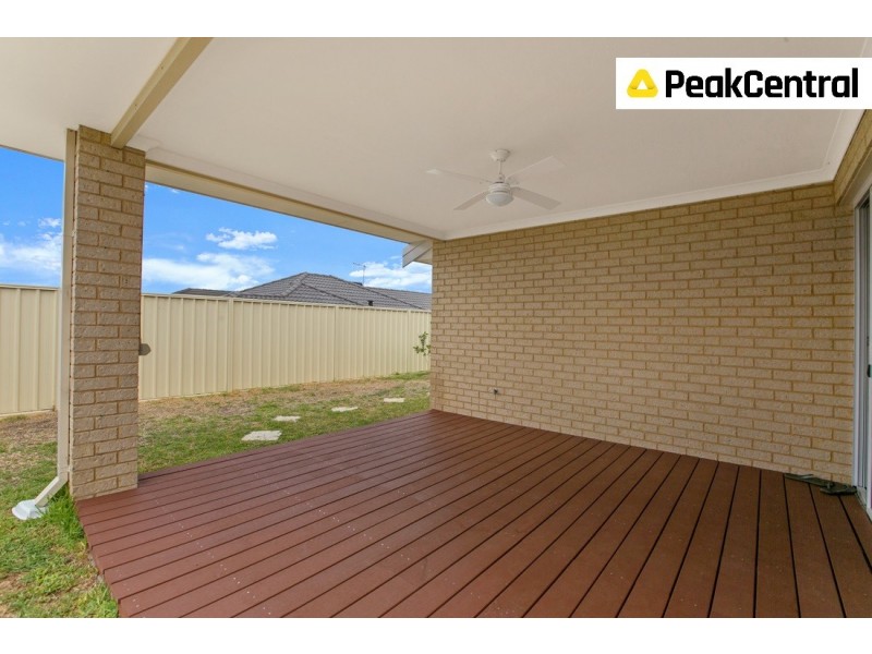 25 Mohan Loop, Hammond Park WA 6164