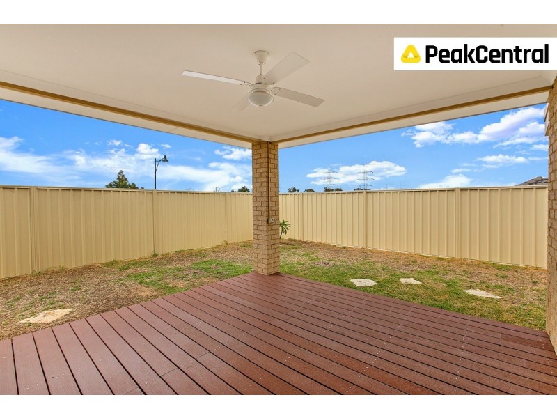 25 Mohan Loop, Hammond Park WA 6164