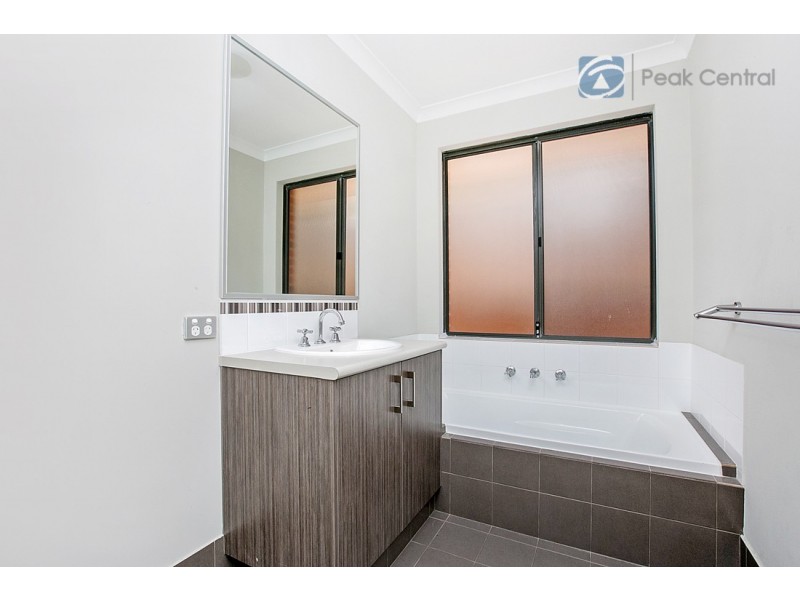 167 Frankland Ave, Hammond Park WA 6164