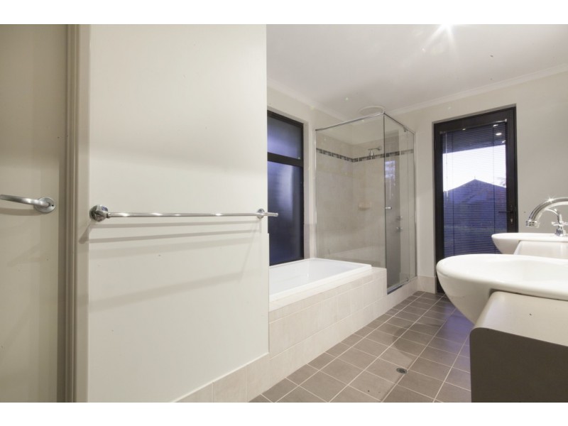 2 Bledsoe Way, Success WA 6164