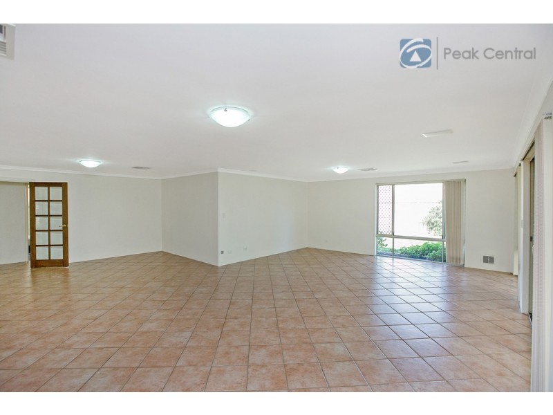 38 Avon Crescent, Atwell WA 6164