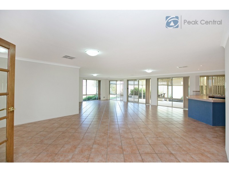 38 Avon Crescent, Atwell WA 6164