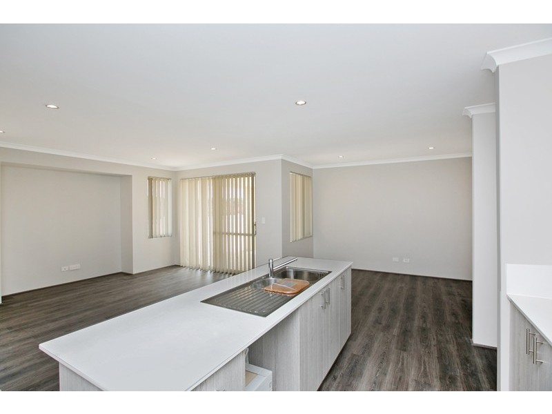 3 Willandra Parkway, Wandi WA 6167