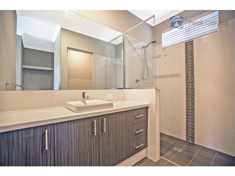 18 Cordata Avenue, Wandi WA 6167