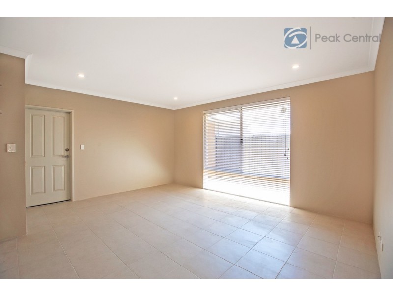 18 Cordata Avenue, Wandi WA 6167