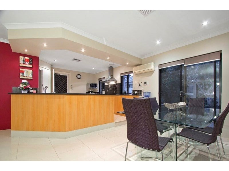 5 Minerva Loop, Success WA 6164