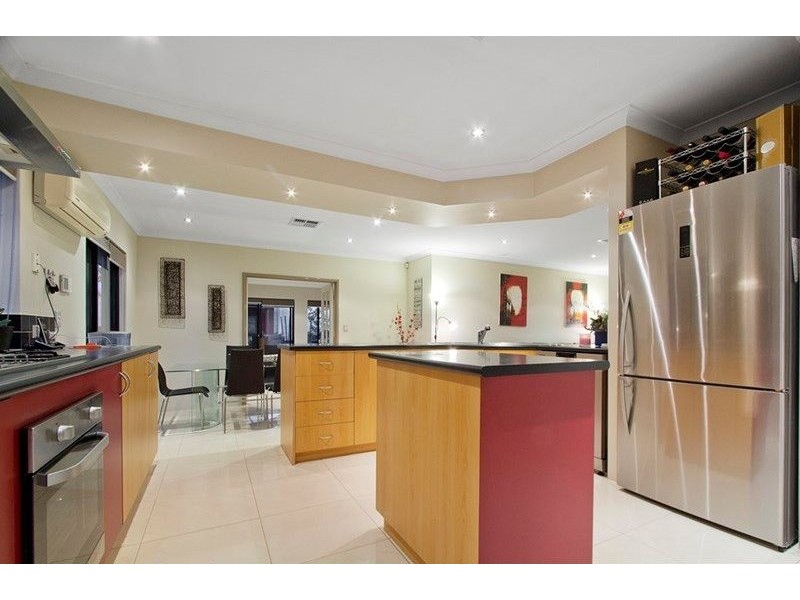 5 Minerva Loop, Success WA 6164