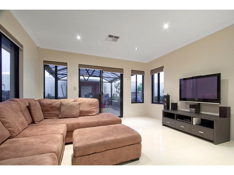 5 Minerva Loop, Success WA 6164