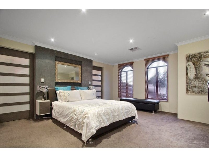 5 Minerva Loop, Success WA 6164