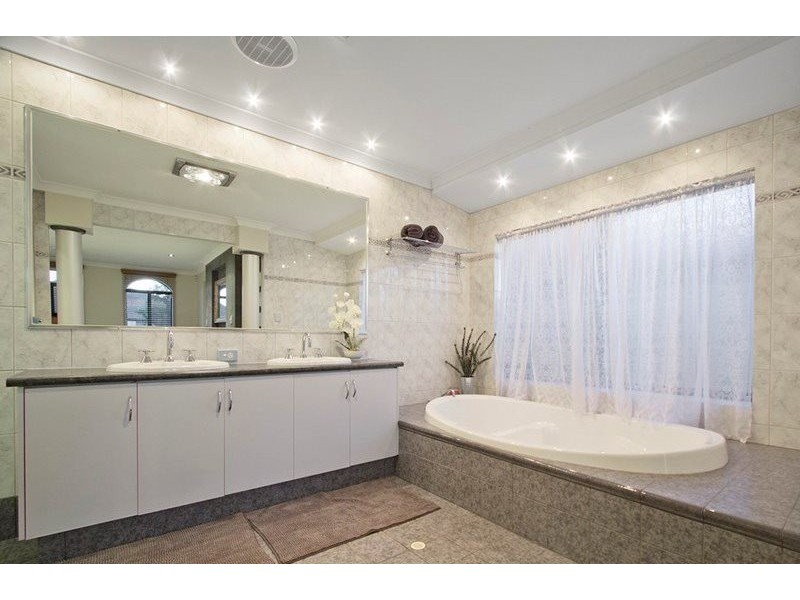 5 Minerva Loop, Success WA 6164