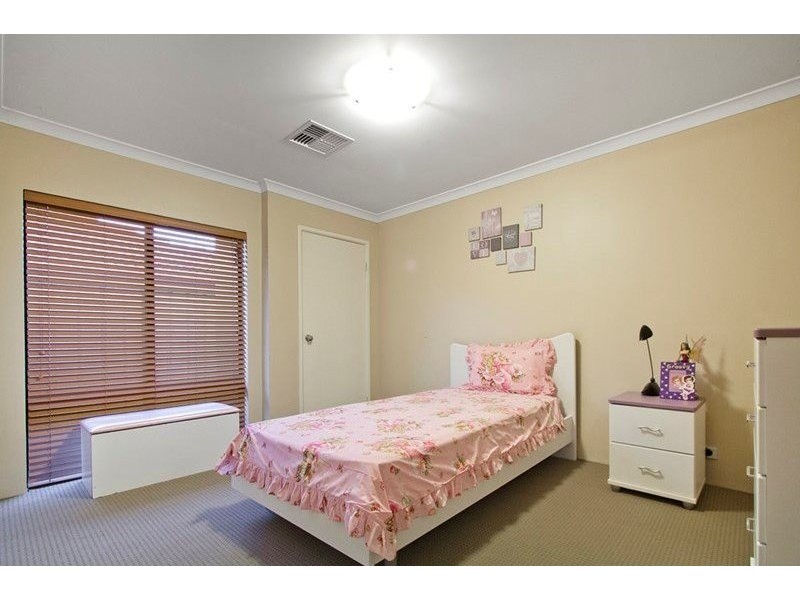 5 Minerva Loop, Success WA 6164