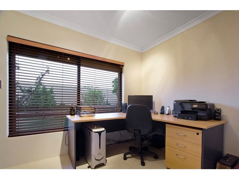 5 Minerva Loop, Success WA 6164