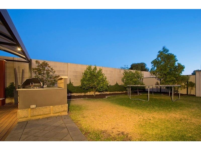 5 Minerva Loop, Success WA 6164