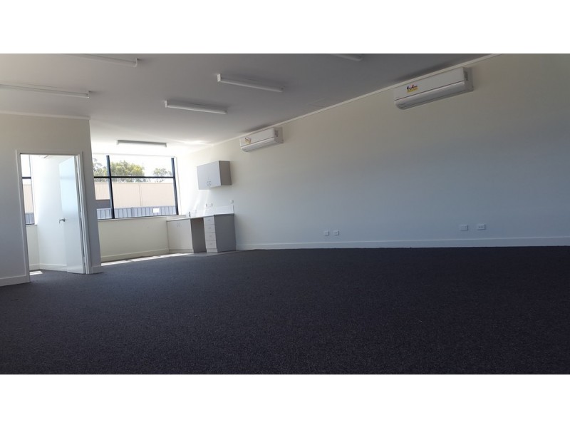 7 Evinrude Bend, Rockingham WA 6168