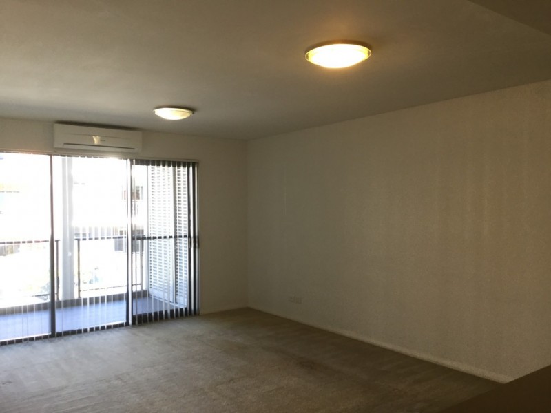 17/1 Stockton Bend, Cockburn Central WA 6164