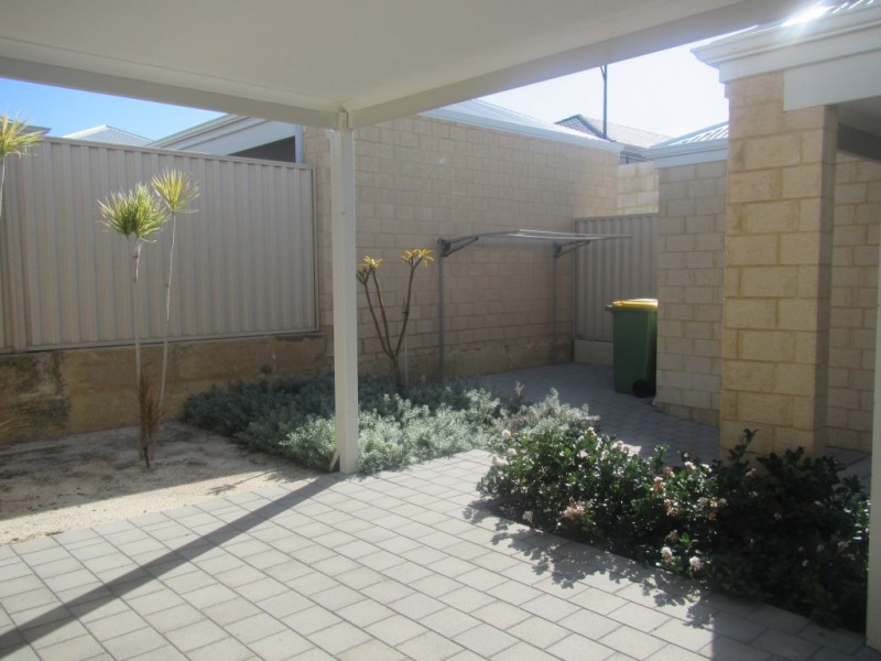 16 McLaren Avenue, Beeliar WA 6164