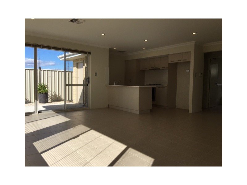 15/27 Barfield Road, Hammond Park WA 6164