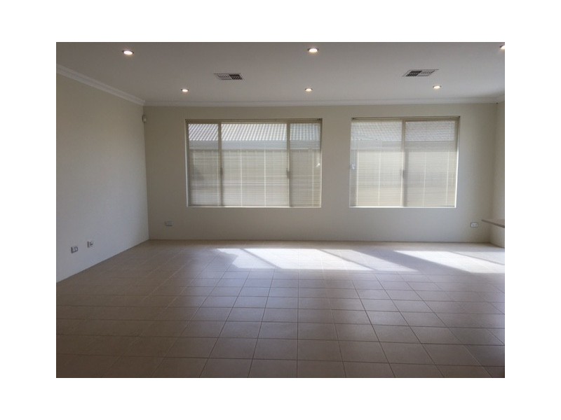 15/27 Barfield Road, Hammond Park WA 6164