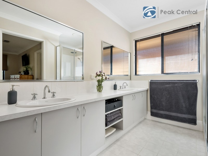 24 Belladonna Drive, Yangebup WA 6164