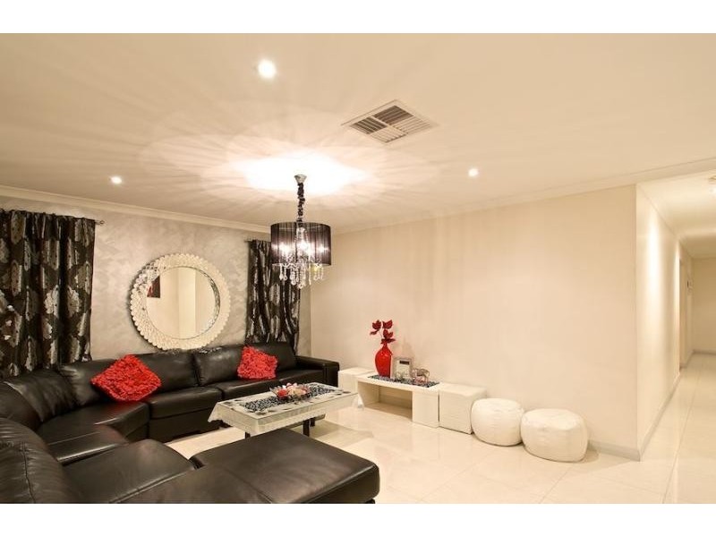 16 Teocote Crescent, Aubin Grove WA 6164