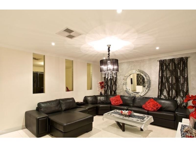 16 Teocote Crescent, Aubin Grove WA 6164