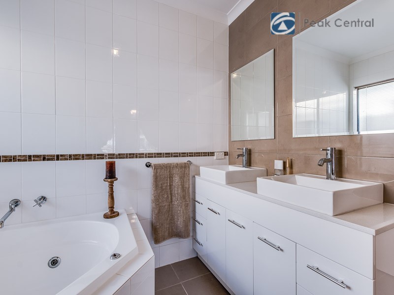 19 Kinloch Pass, Aubin Grove WA 6164