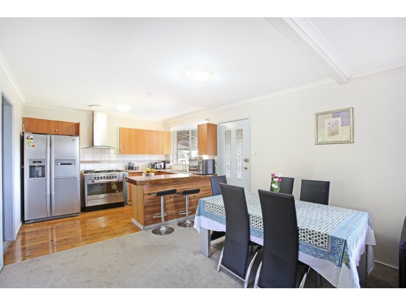 6 Emex Place, Macquarie Fields NSW 2564