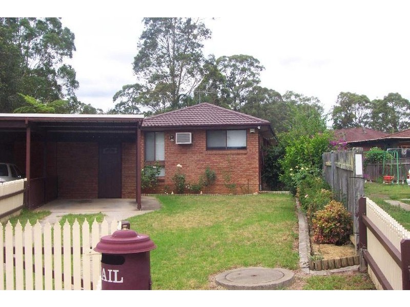 6 Daphne Place, Macquarie Fields NSW 2564