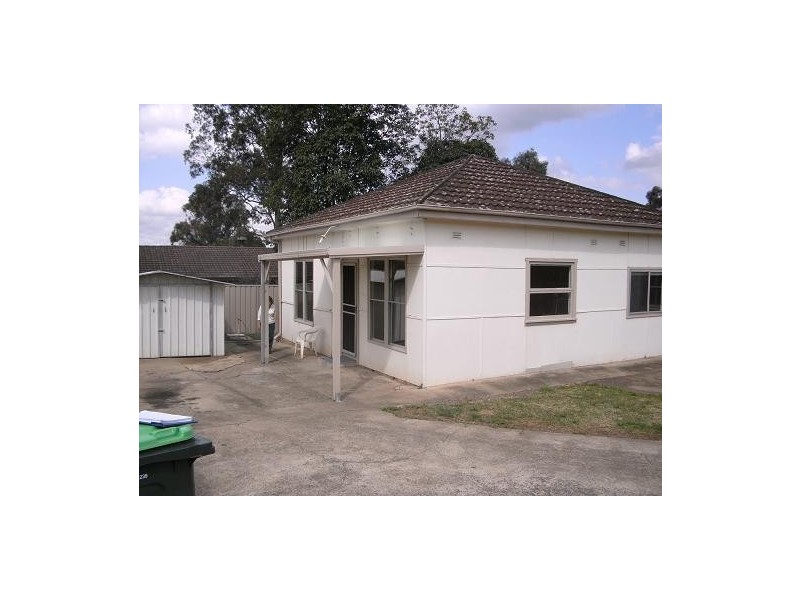 1/37 Owen Stanley Road, Glenfield NSW 2167