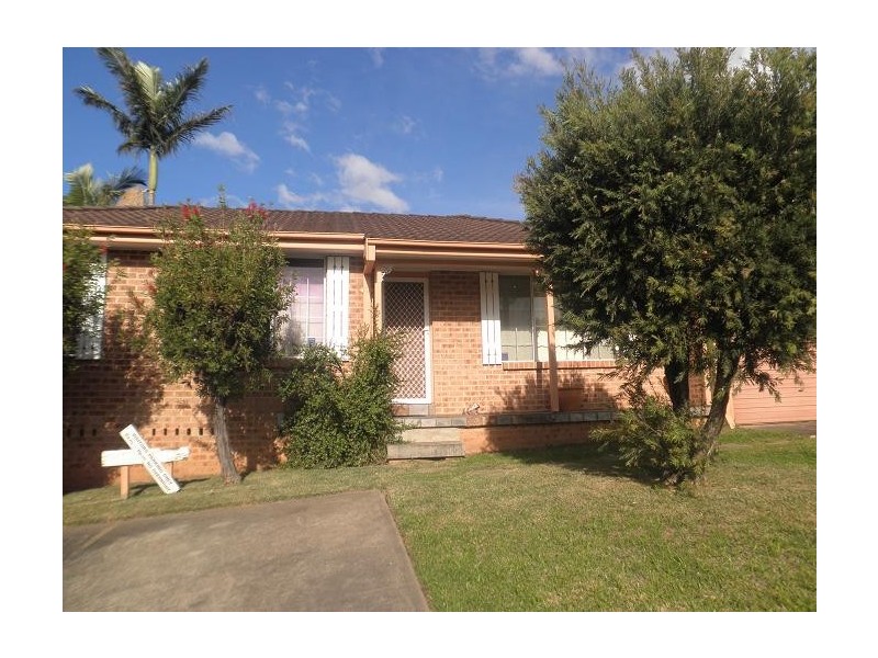 2/221 Oxford Road, Ingleburn NSW 2565