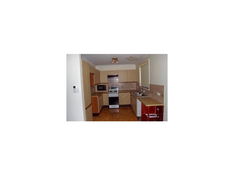 2/221 Oxford Road, Ingleburn NSW 2565