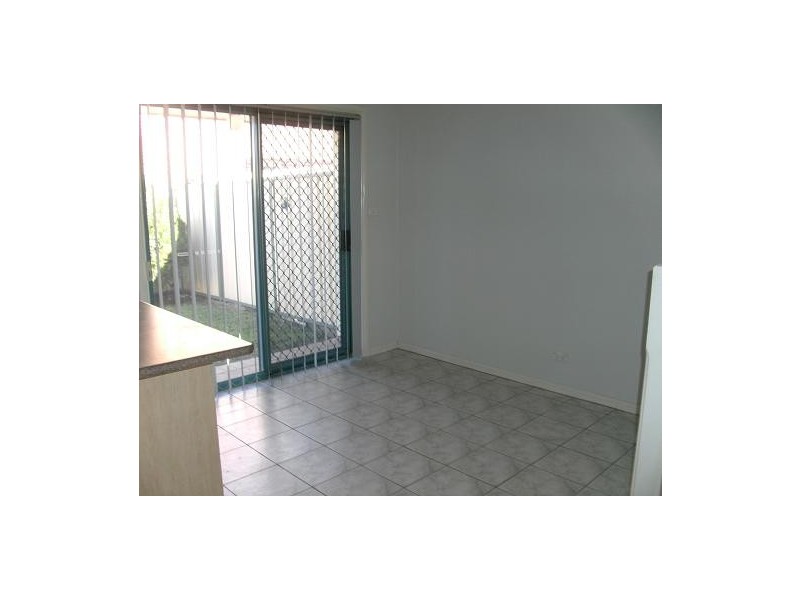 8/6 Plum Close, Casula NSW 2170