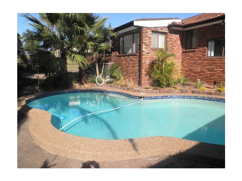 52 Harrow Road, Glenfield NSW 2167