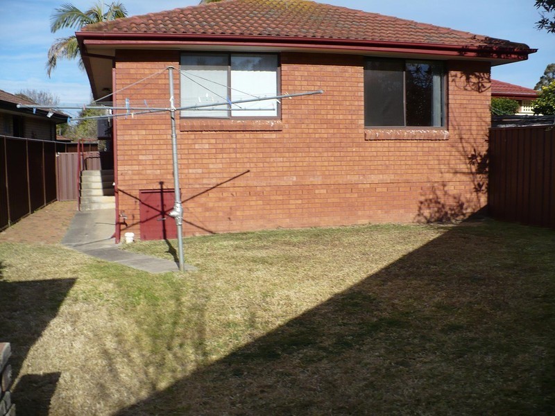 16 Clover Place, Macquarie Fields NSW 2564