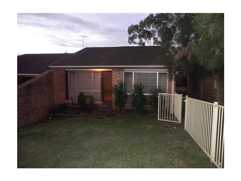 4/150 Oxford Rd, Ingleburn NSW 2565