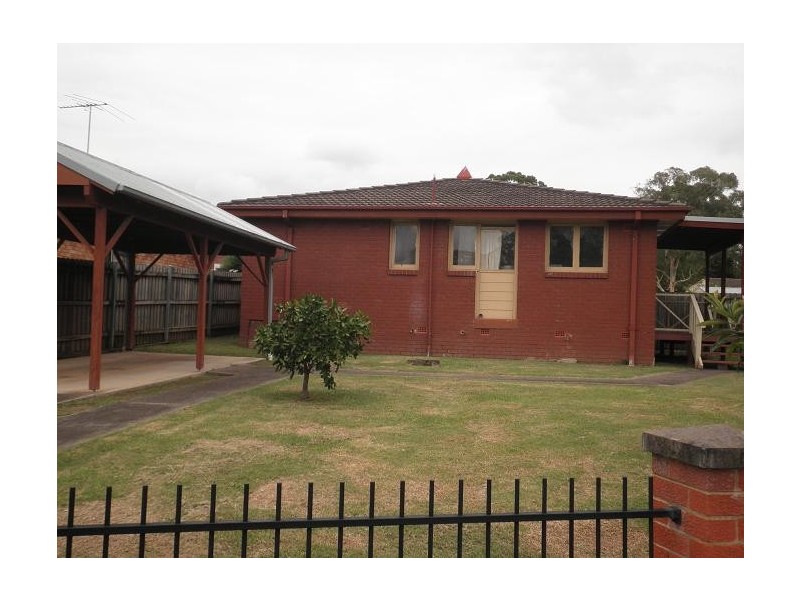 14 Teatree Cres, Macquarie Fields NSW 2564