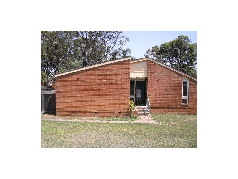 18 Podargus Place, Ingleburn NSW 2565