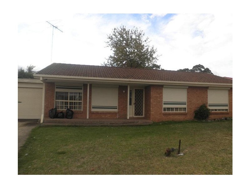 8 Welch Place, Minto NSW 2566
