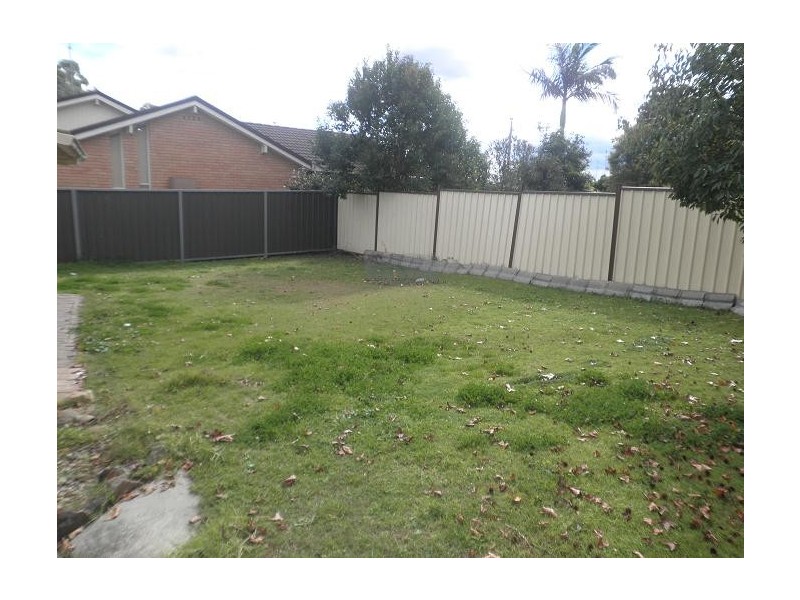 8 Welch Place, Minto NSW 2566