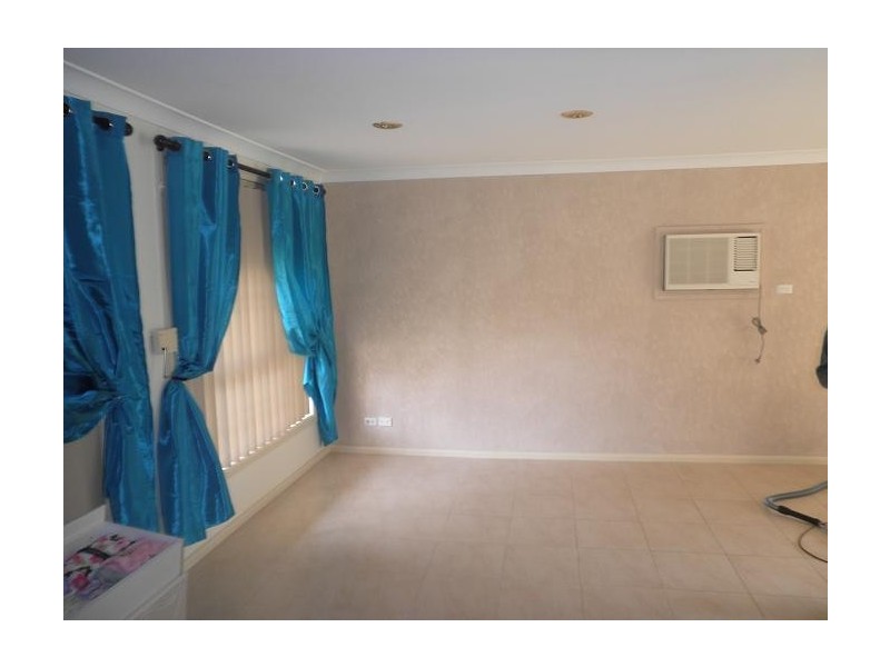 8 Welch Place, Minto NSW 2566