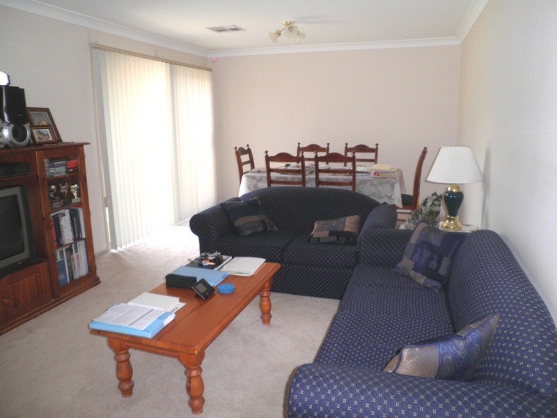 6 Burkhart Place, Minto NSW 2566