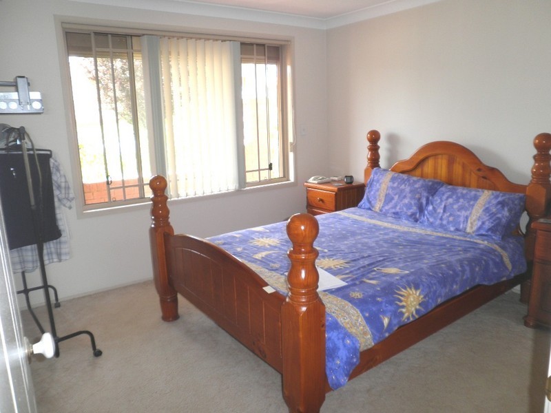 6 Burkhart Place, Minto NSW 2566