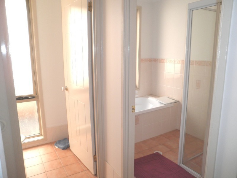 6 Burkhart Place, Minto NSW 2566